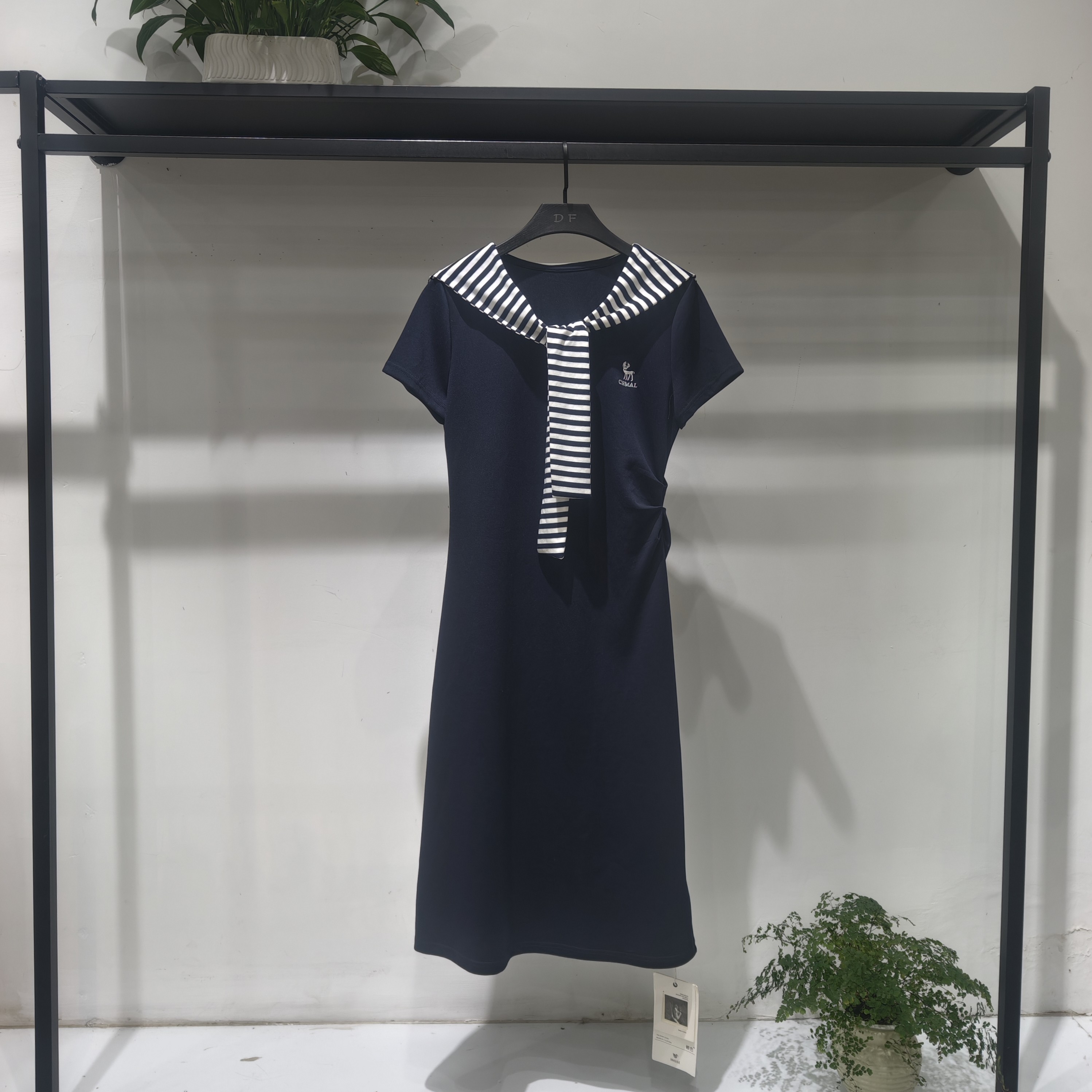 藏青色休闲运动连衣裙女2026新款夏气质收腰小个子假两件披肩裙子