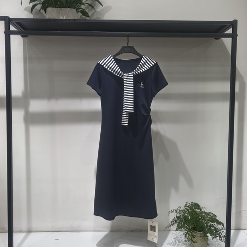 藏青色休闲运动连衣裙女2026新款夏气质收腰小个子假两件披肩裙子