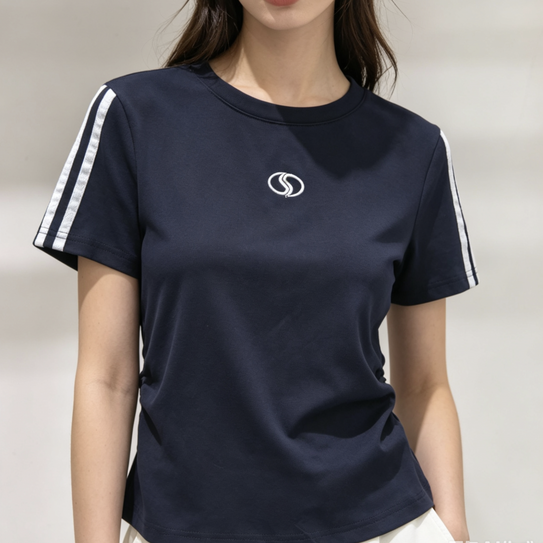 2026夏新款藏蓝色三条杠短袖T恤女收腰正肩运动风显瘦上衣修身潮