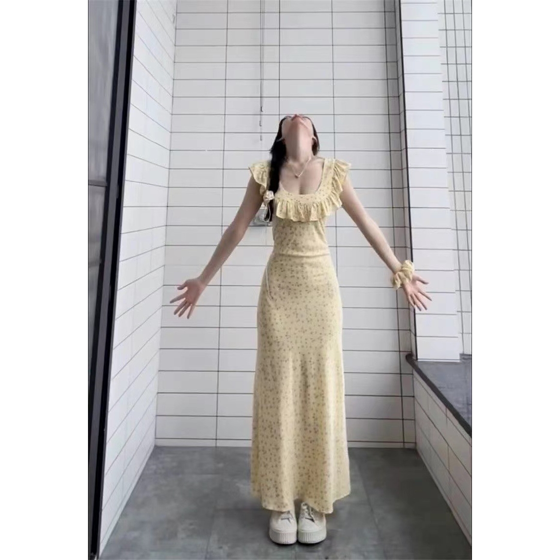 法式气质黄色碎花连衣裙女春夏季2025年新款高级感荷叶边无袖长裙