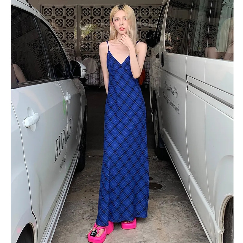 超显白克莱因蓝格子连衣裙高级感v领复古格纹气质开叉吊带裙女夏
