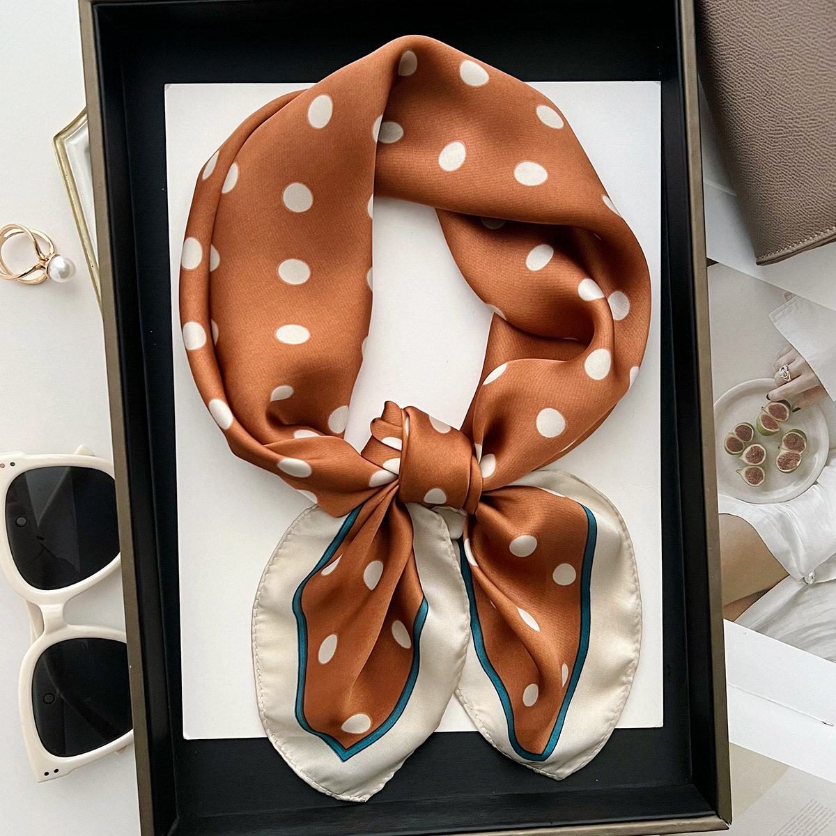 春夏新款简约波点小方巾仿真丝丝巾女日韩甜美百搭职业装饰小领巾