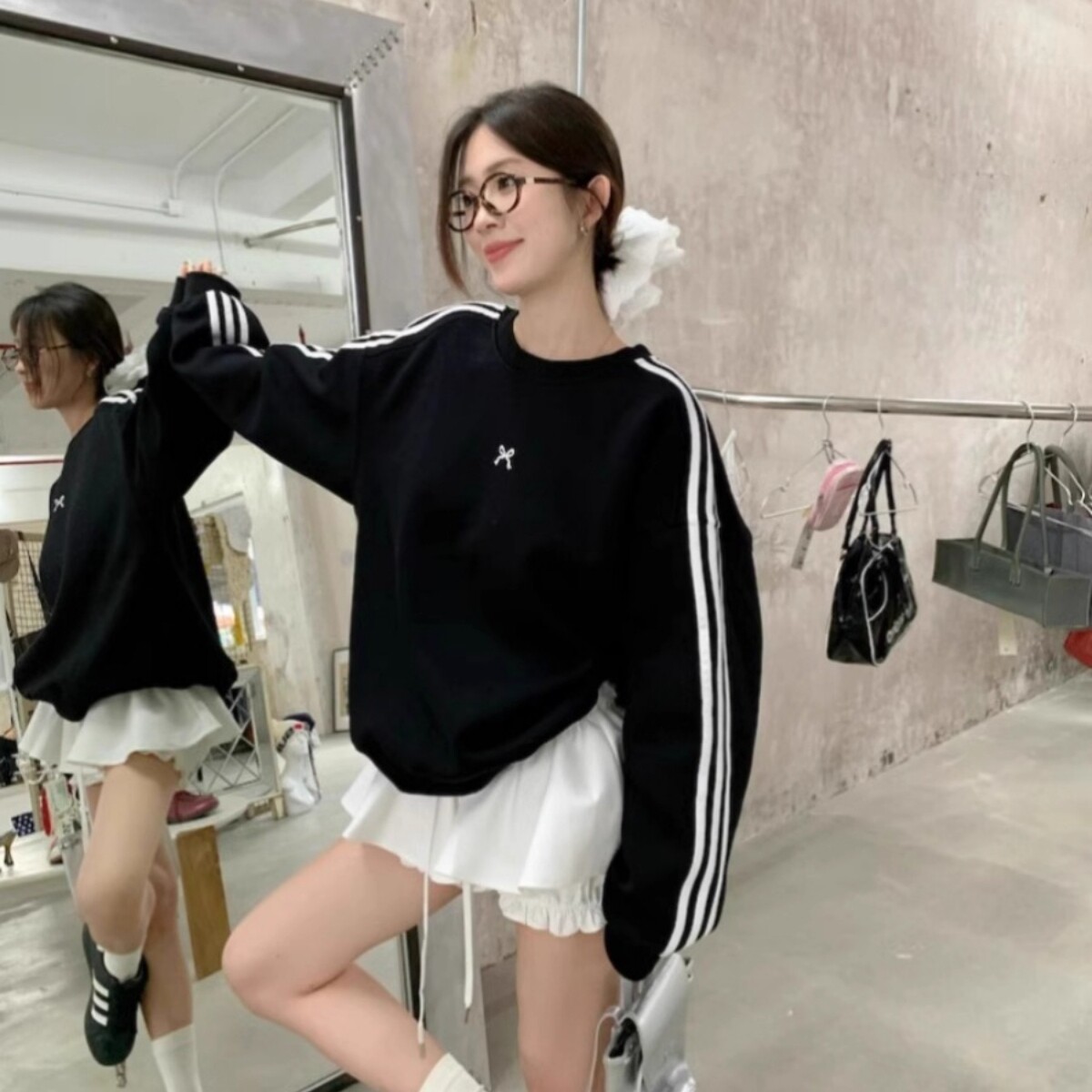 天鹅绒韩系辣妹三条杠蝴蝶结卫衣女秋宽松显瘦运动风圆领上衣外套