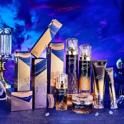 新款推荐故事与她极地蓝金·塑颜紧致弹簧系列 精华液乳液面霜