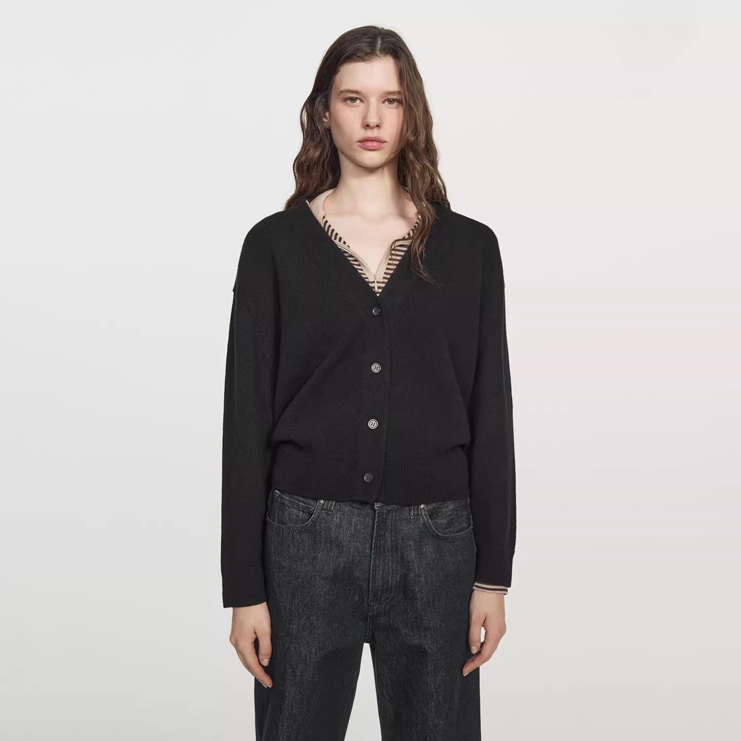 MD女装秋冬新品休闲通勤风黑棕色简约短版V领长袖针织开襟衫上衣