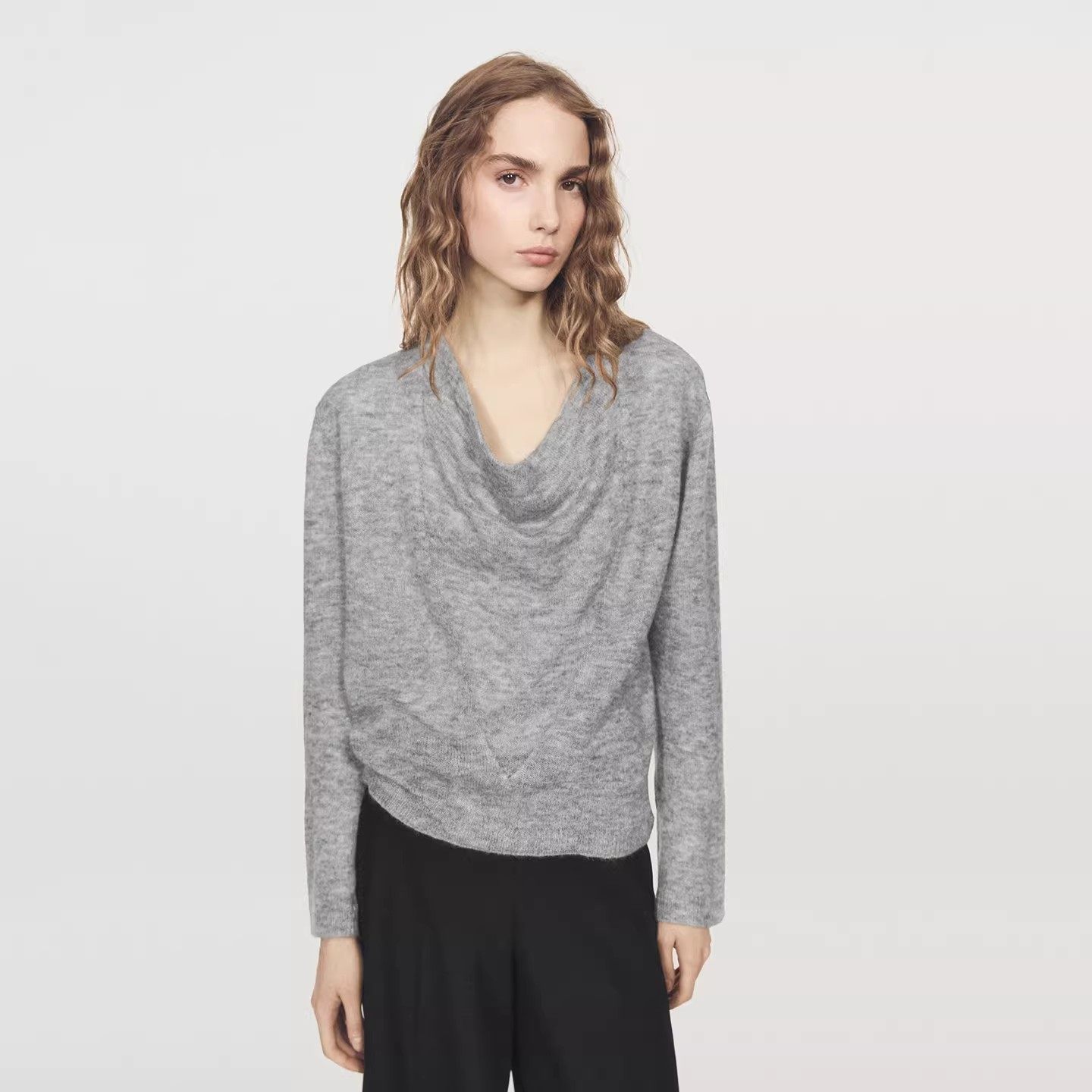 MD女装秋冬新品灰色简约休闲慵懒风随性松弛感垂褶荡领长袖针织衫