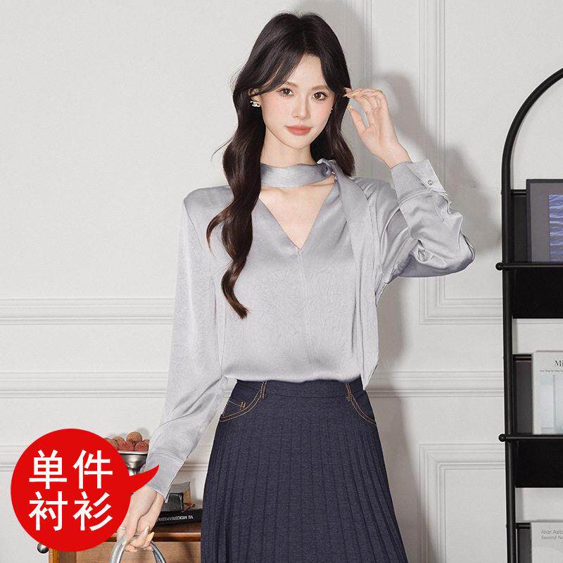 灰色衬衣女上衣秋冬新款缎面时尚洋气v领飘带女士长袖职业装衬衫