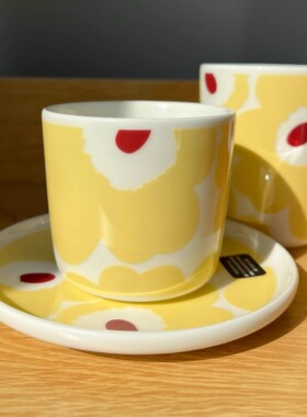 新款2024芬兰Marimekko日本限定浅黄色马克杯手握杯圆盘子餐具