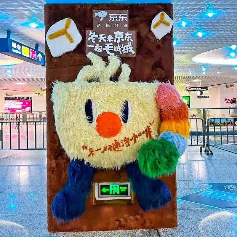 杭州地铁站案列毛绒柱子装饰