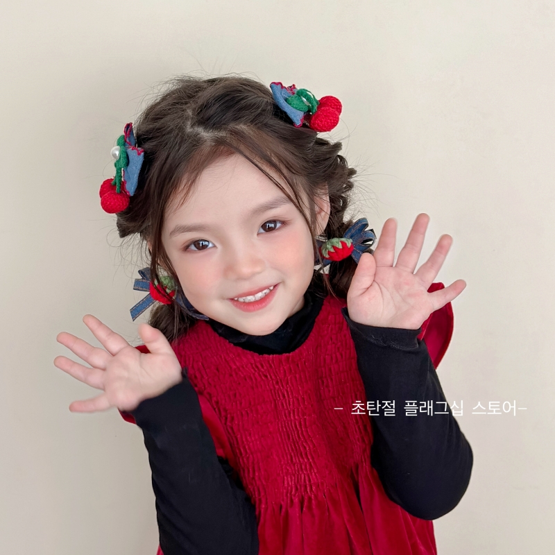 可爱小女孩红色樱桃发夹