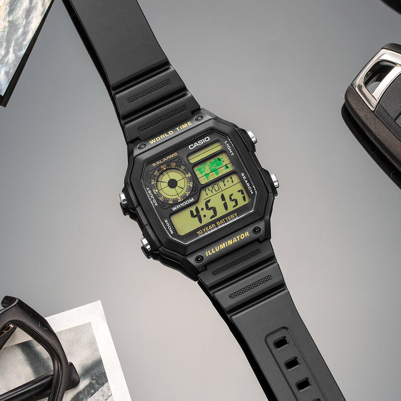 卡西欧方形运动风防水学生手表