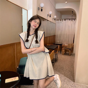 条纹小飞袖连衣裙女装春