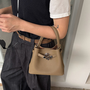 手提水桶包真皮bag女包斜挎包 2026新款女士手提包高级感凯丽包