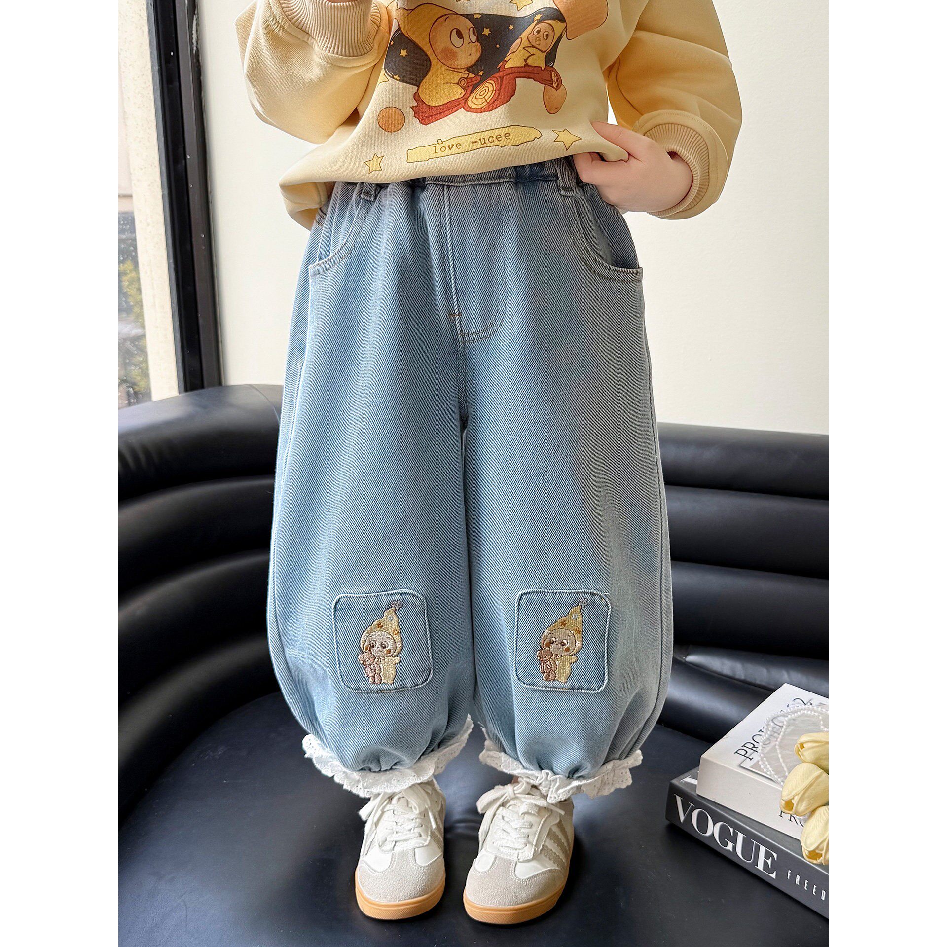 女童裤子春装2026新款儿童星星人牛仔裤春秋款可爱宝宝花边束脚裤