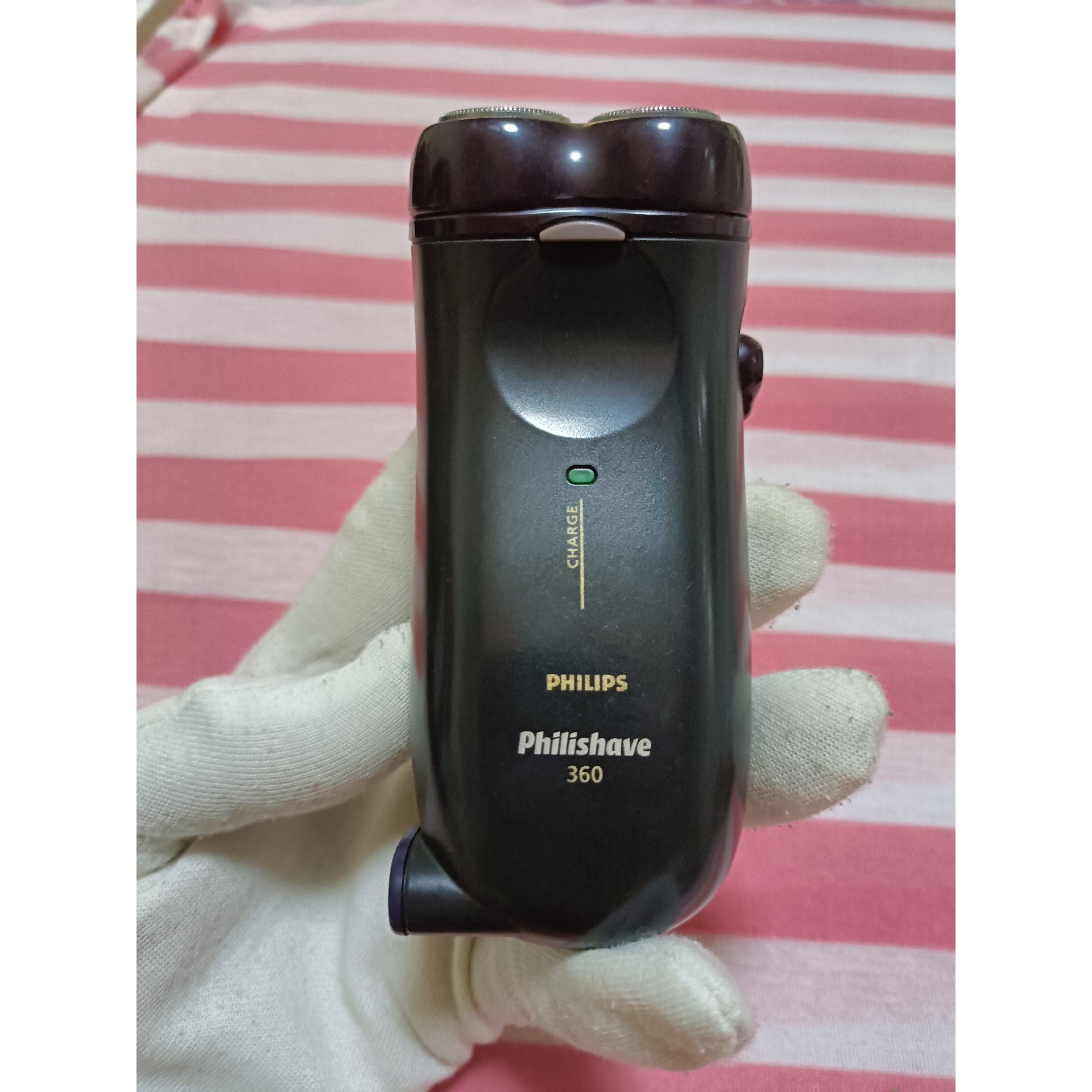 剃须刀HQ360,内藏式充电插头使用极其方便,荷兰原装