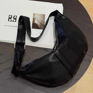 时尚 包包女2025新款 百搭单肩斜挎包高级感软皮饺子包大容量牛角包