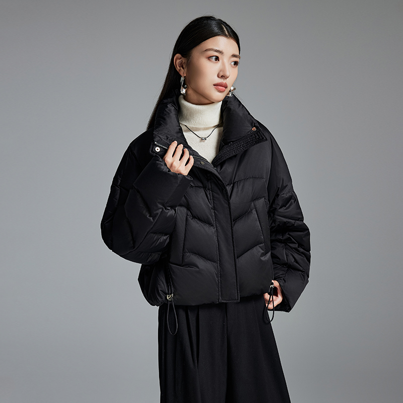 黑色短款羽绒服女款2025新款品牌小个子加厚宽松白鸭绒面包服外套