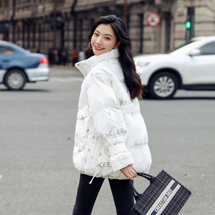 白色字母印花亮面羽绒服女中长款2025冬季韩版宽松立领白鸭绒外套