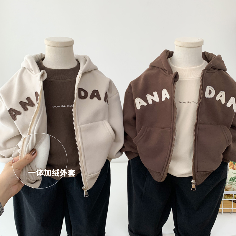 男孩秋冬洋气字母加绒连帽外套潮