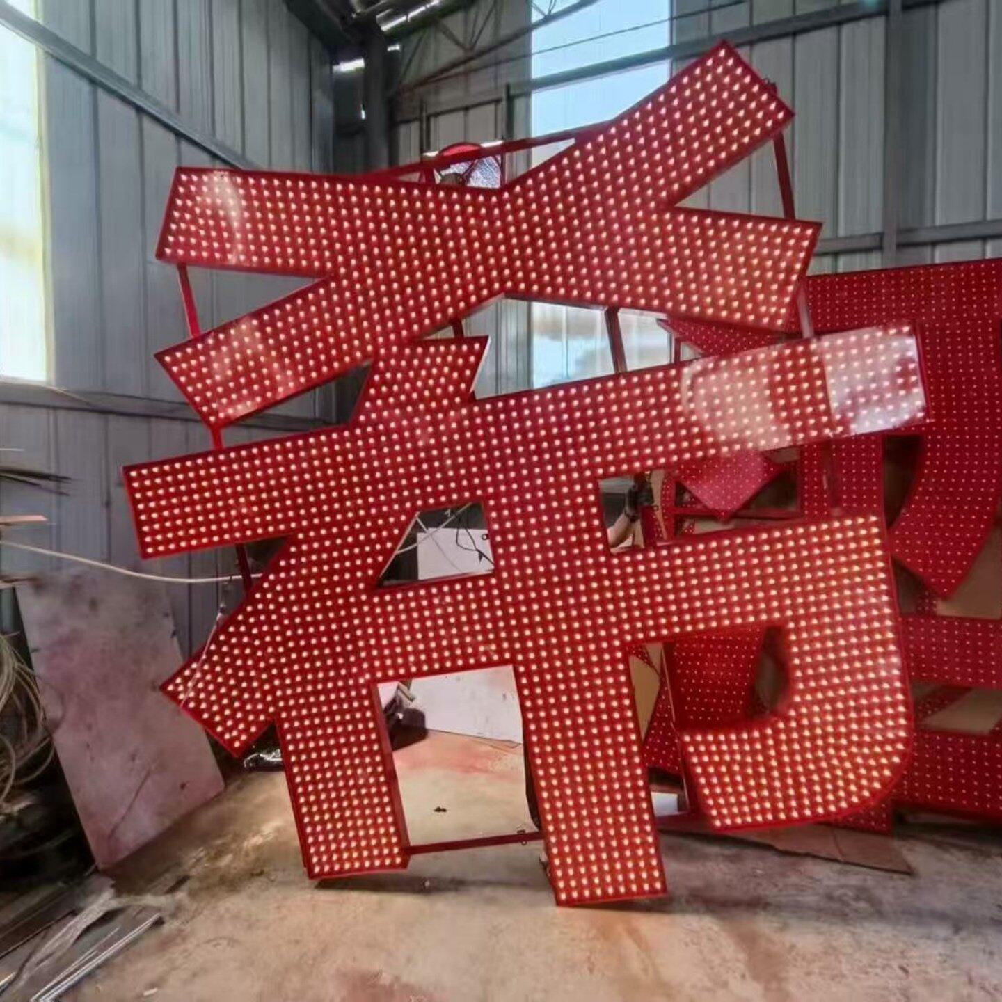 深圳广告牌外漏冲孔发光字