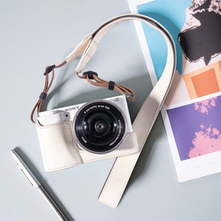 索尼zv 二代a6700保护壳相机包a7c2底座a7m43 e10保护套zve10m2