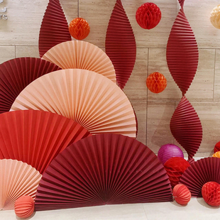 过新年元旦折纸扇超大号红色装饰扇婚庆订婚商场展厅橱窗美陈布置