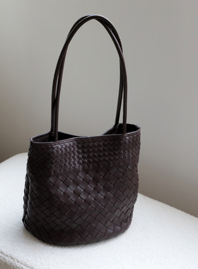 小众高级感休闲通勤编织羊皮水桶包多隔层大容量百搭单肩包hobo包
