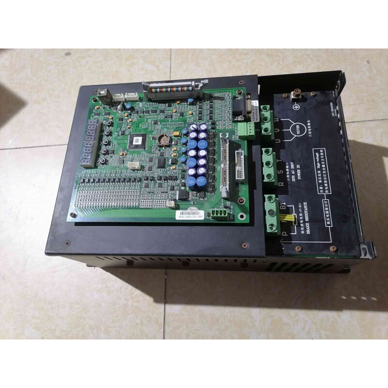 拍前询价：LDC1000BCN-IP-4015S2 电梯变频器15KW