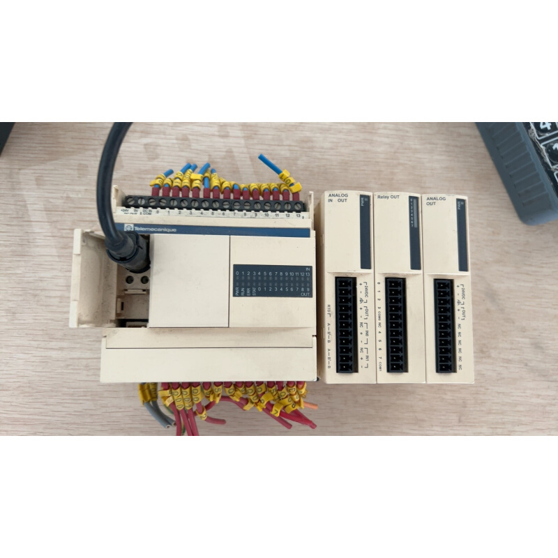 拍前询价：（议价）* TWDDDI16DT   施耐德PLC模块，200元