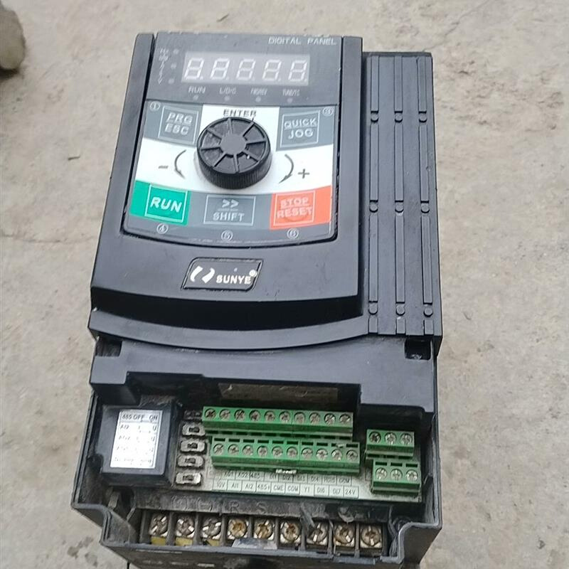 拍前询价：(议价)SUNYE日业变频器 CM530H-4T2R2GB/4R0P