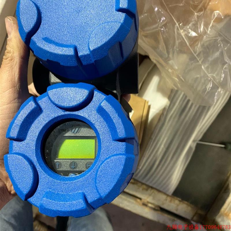 拍前询价:MAGNETROL麦格纳丘液位计,雷达液位计表头两台