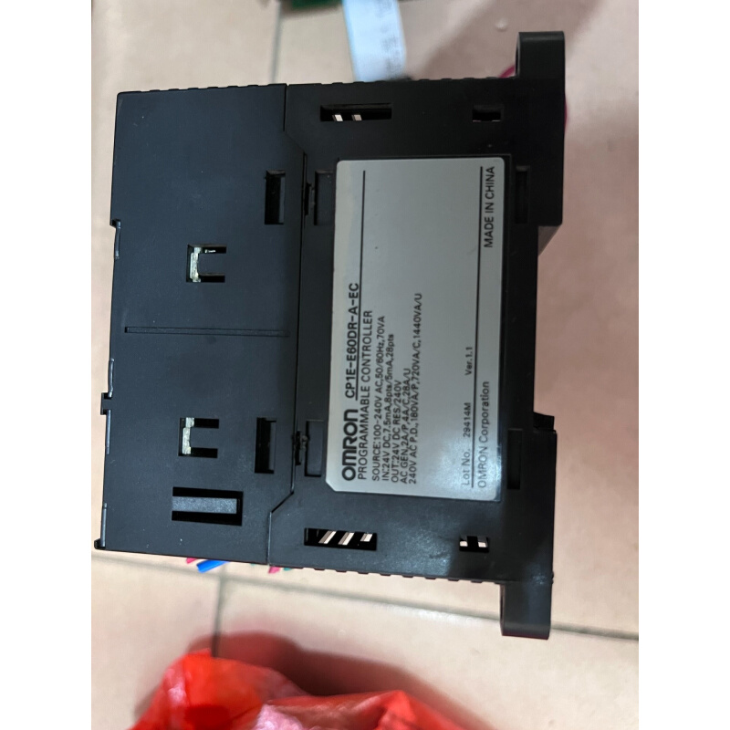 拍前询价：（议价）CP1E-E60DR-A-EC 拆机OUMU龙PLC，成色实物图