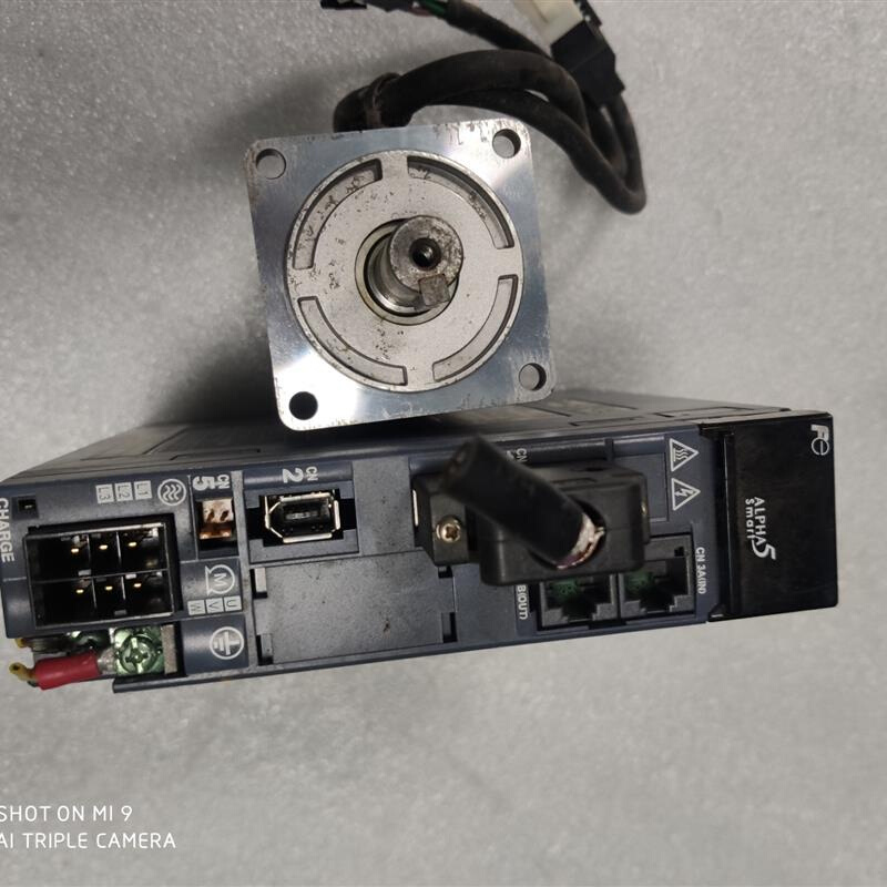 拍前询价：(议价产品)二手拆机富士400瓦配套带刹车、RYH401F5-VV