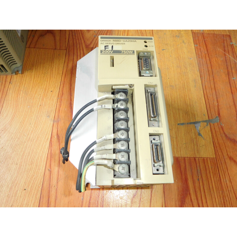 拍前询价：二手 二手 拆机 伺服驱动器 R88D-UP20HA 实物图询价