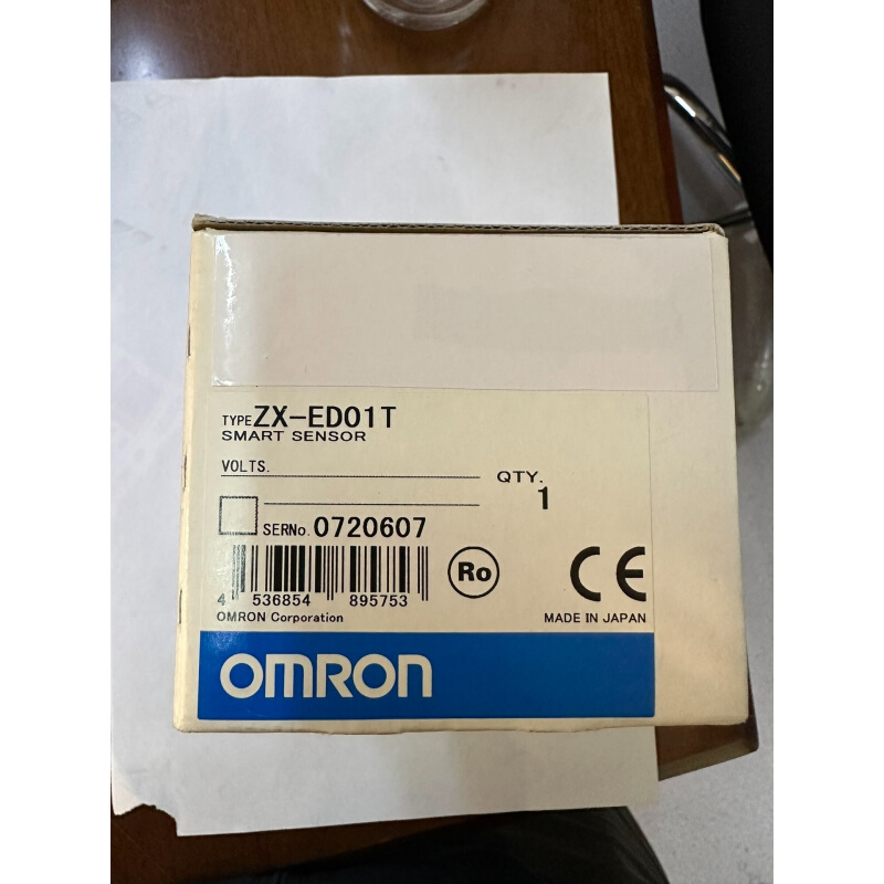 拍前询价：全新原装OMRON ZX-ED01T 位移传感器 实物图片全新原装