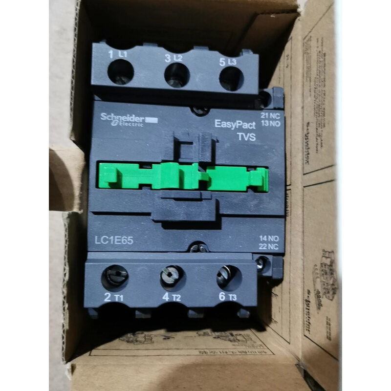 拍前询价：[议价]两个带包装盒全新施耐德接触器，CL1E65，单价13