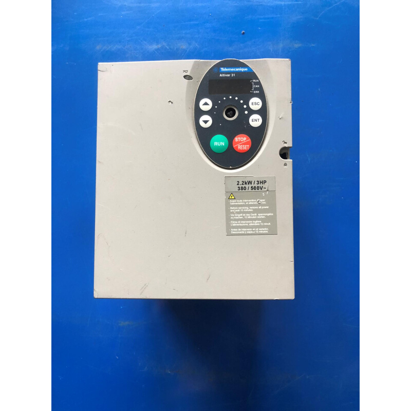 拍前询价：变频器 ATV31HU22N4A  2.2KW 380询价为准