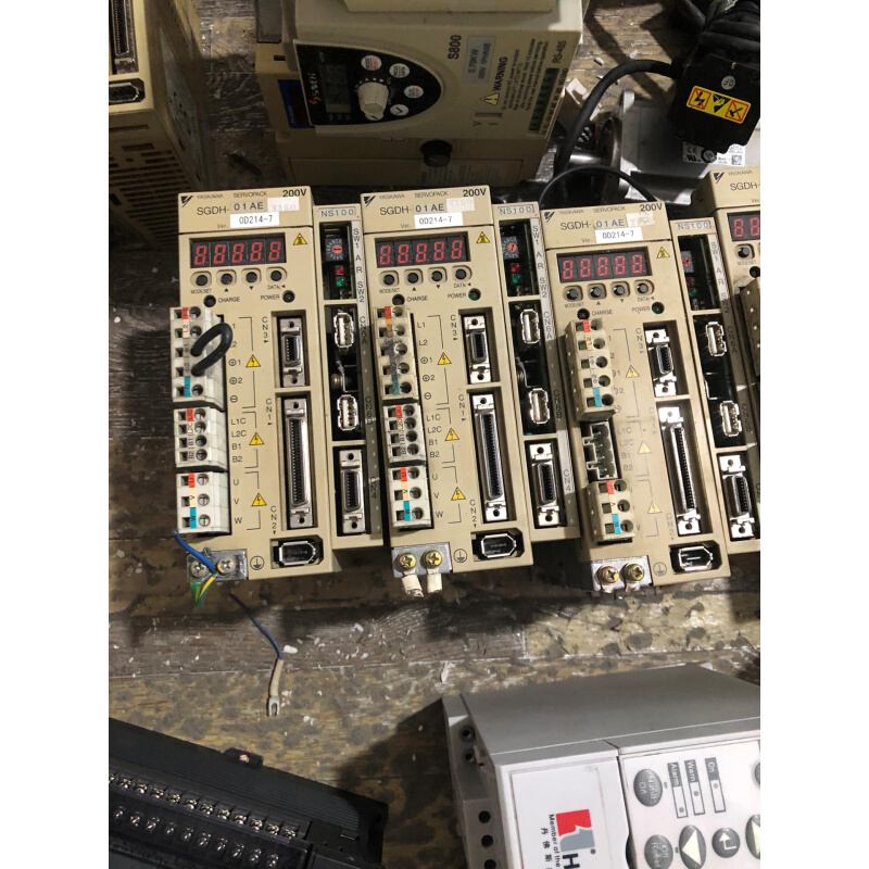 拍前询价：驱动器 SGDH-01AEY150 100W 加通讯卡J询价为准