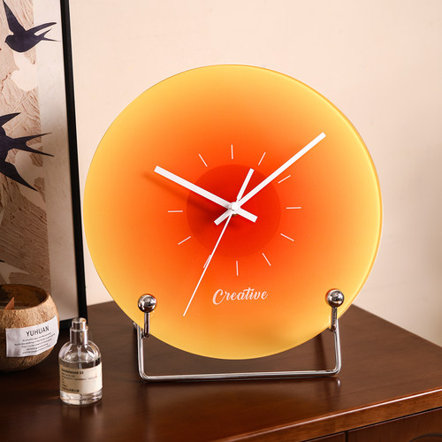 黑胶唱片时钟摆放桌面日落静音