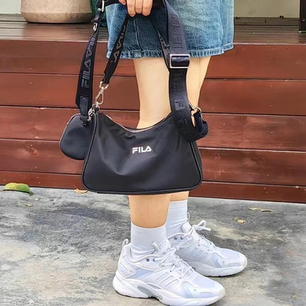 FILA斐乐女包小挎包运动腋下休闲包斜挎包手提包单肩包A53W121102