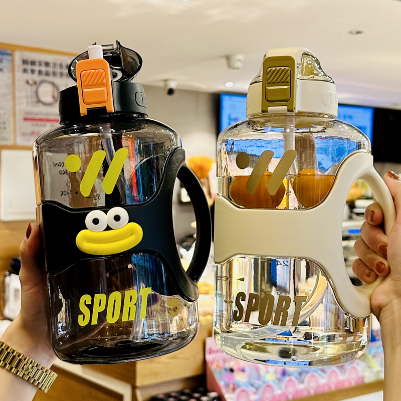 日本进口运动水杯男大号大容量塑料杯子耐高温吸管杯户外便携水壶