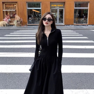 小众气质感长袖连衣裙女2026春显瘦黑色a字裙冬天配大衣打底裙子