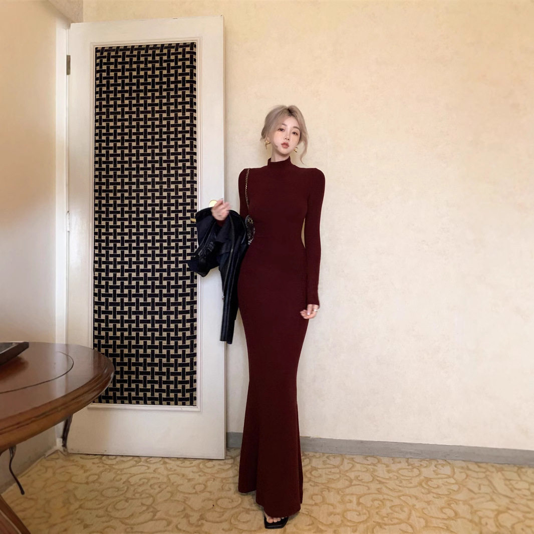 酒红色气质半高领长袖连衣裙女秋季紧身收腰长裙子显瘦鱼尾包臀裙