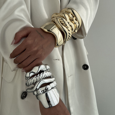 欧美跨境设计感不规则液态光面宽手镯女ins风几何褶皱手环Bracele