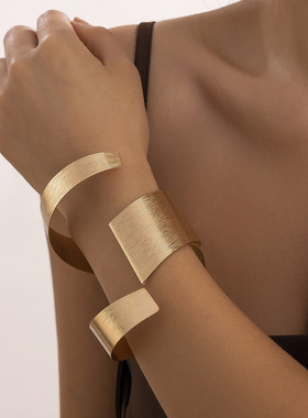 欧美跨境设计感金属螺旋宽手镯女