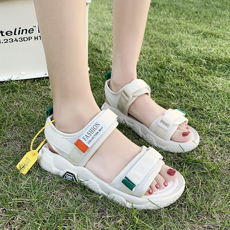 女孩儿童凉鞋学生休闲平底2024年新款女童鞋子中大童软底运动时尚