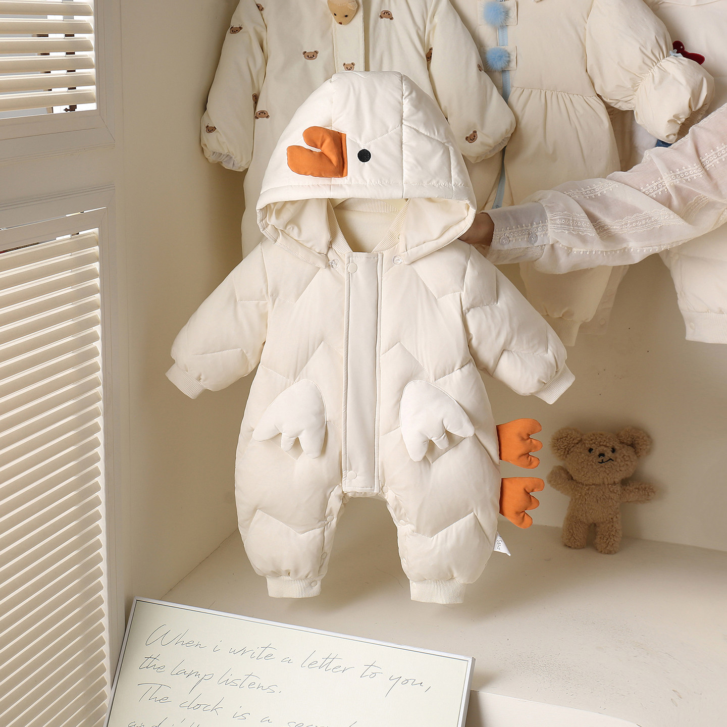 婴儿羽绒服连体衣宝宝哈衣新生外出抱衣服冬季爬服保暖白鸭绒冬装
