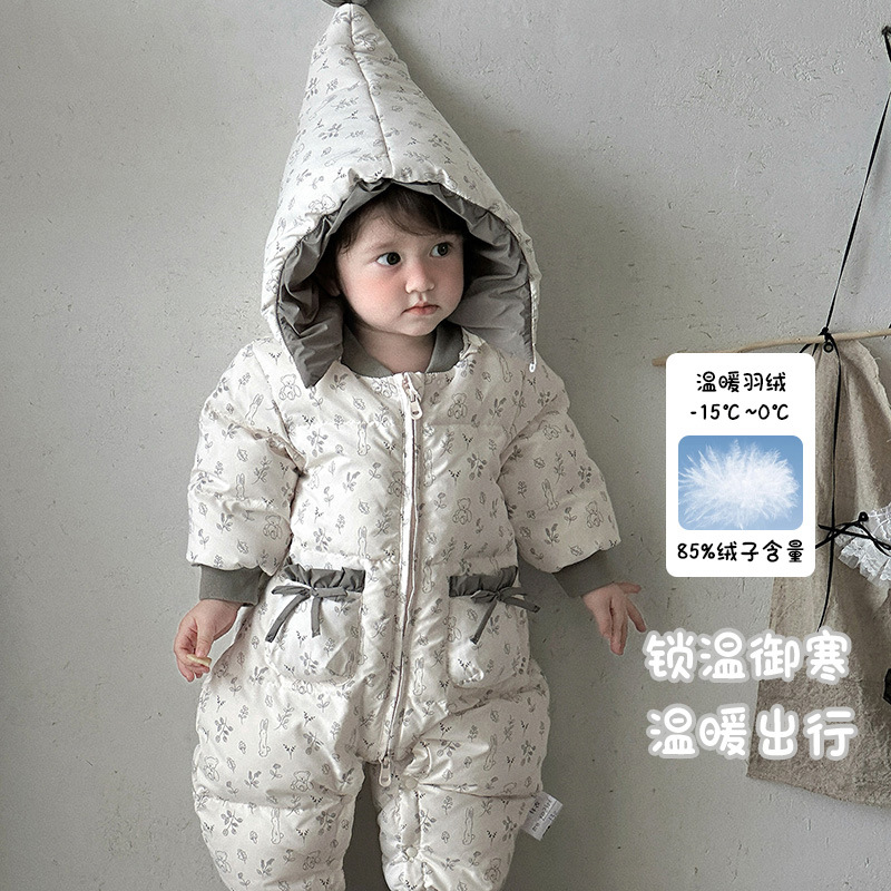 婴幼儿羽绒连体衣 a类冬季新款女宝宝外出保暖爬服女童连帽羽绒服