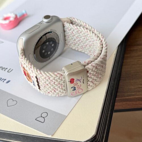 适用iwatch9表带新款苹果手表s11卡通小熊插画applewatch10/9/8/7/6编织磁吸表带智能se创意夏天ultra3配件潮