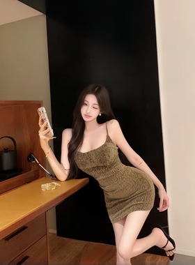 GirlsAt18 性感闪闪吊带连衣裙女高级气质修身显身材包臀礼服短裙